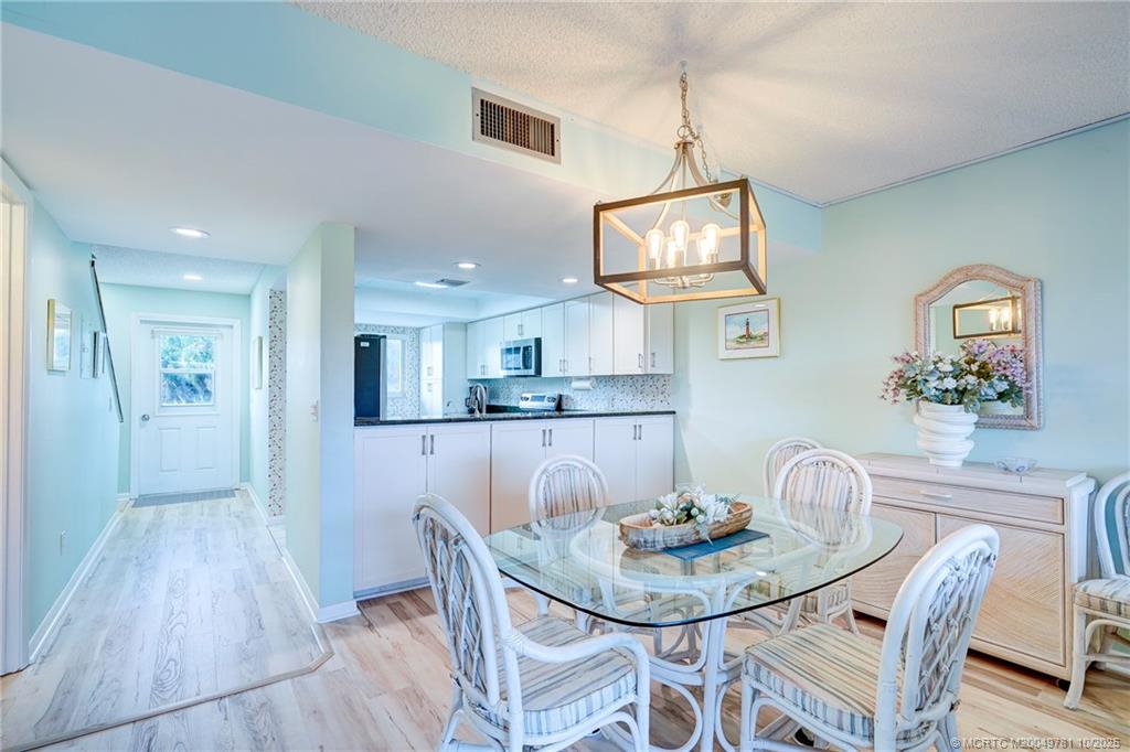 Stuart, Florida 34996, United States, 2 Bedrooms Bedrooms, ,3 BathroomsBathrooms,Residential,Active,93242