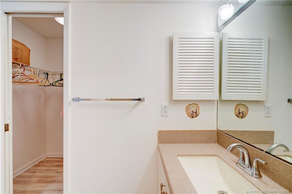 Stuart, Florida 34996, United States, 2 Bedrooms Bedrooms, ,3 BathroomsBathrooms,Residential,Active,93242