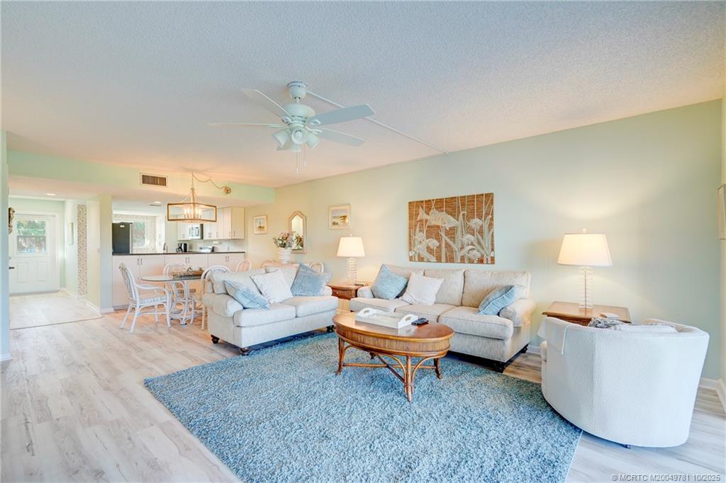 Stuart, Florida 34996, United States, 2 Bedrooms Bedrooms, ,3 BathroomsBathrooms,Residential,Active,93242