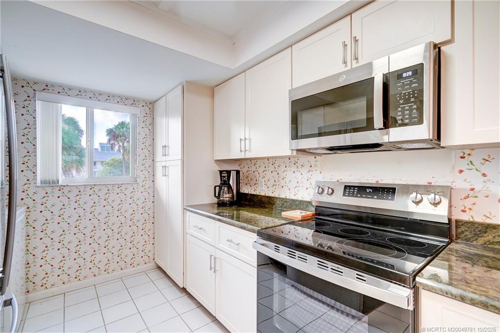 Stuart, Florida 34996, United States, 2 Bedrooms Bedrooms, ,3 BathroomsBathrooms,Residential,Active,93242