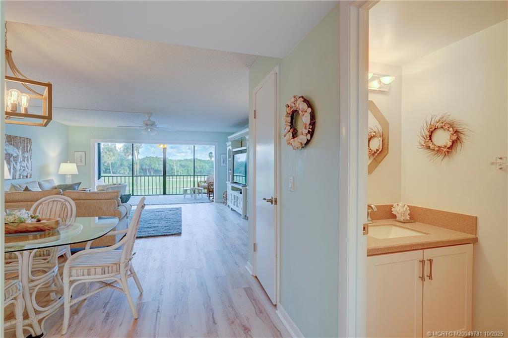 Stuart, Florida 34996, United States, 2 Bedrooms Bedrooms, ,3 BathroomsBathrooms,Residential,Active,93242