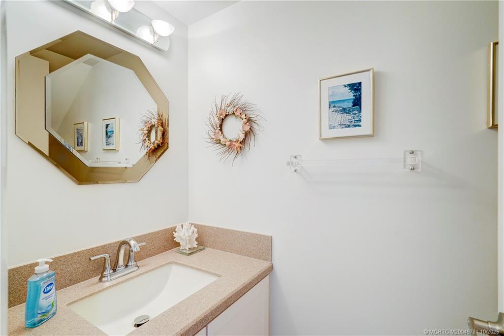 Stuart, Florida 34996, United States, 2 Bedrooms Bedrooms, ,3 BathroomsBathrooms,Residential,Active,93242