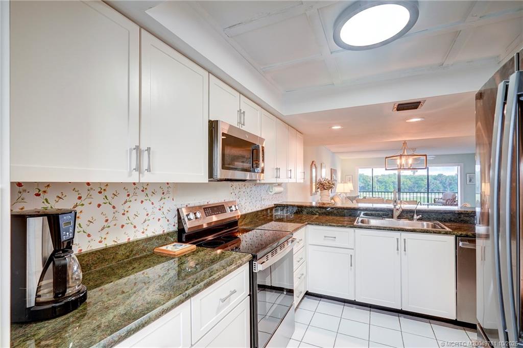 Stuart, Florida 34996, United States, 2 Bedrooms Bedrooms, ,3 BathroomsBathrooms,Residential,Active,93242