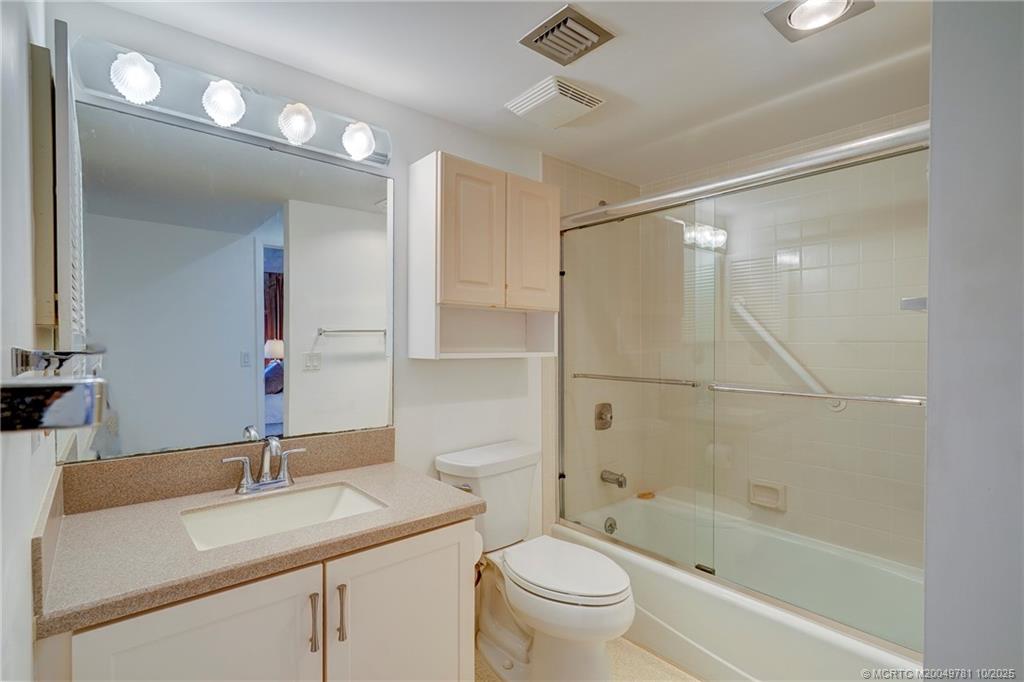 Stuart, Florida 34996, United States, 2 Bedrooms Bedrooms, ,3 BathroomsBathrooms,Residential,Active,93242