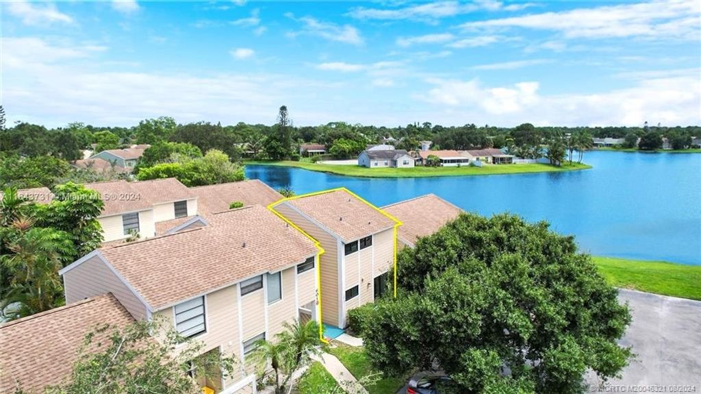 Photo of 402 Lakewood Court #2B, Jupiter, FL 33458 (MLS # M20046321)