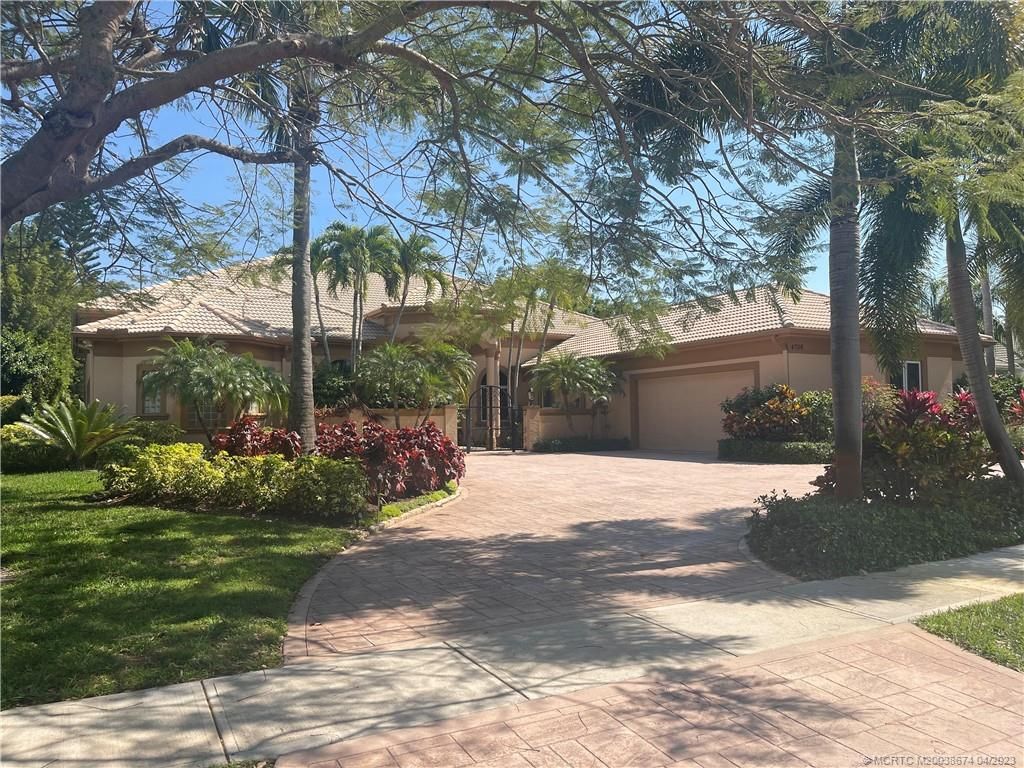 Photo of 4706 SE Waterford Drive, Stuart, FL 34997 (MLS # M20038674)