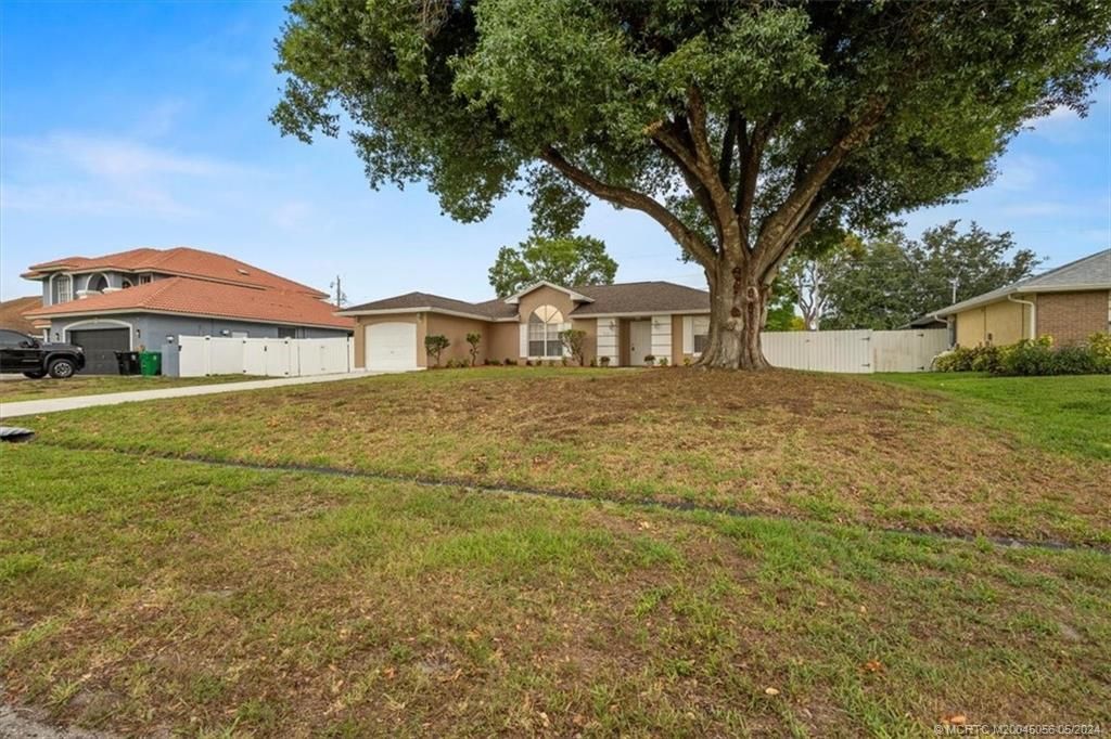 Photo of 517 SW College Park Road, Port Saint Lucie, FL 34953 (MLS # M20045056)