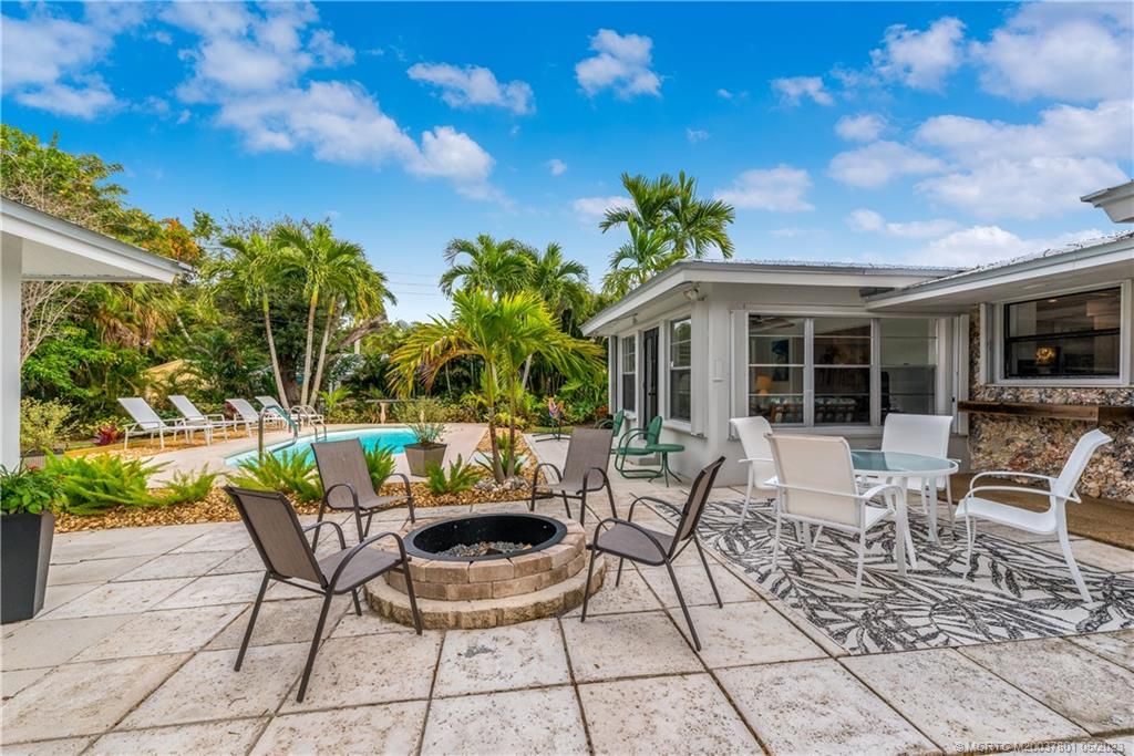 Photo of 717 SE Weir Street, Stuart, FL 34994 (MLS # M20037801)