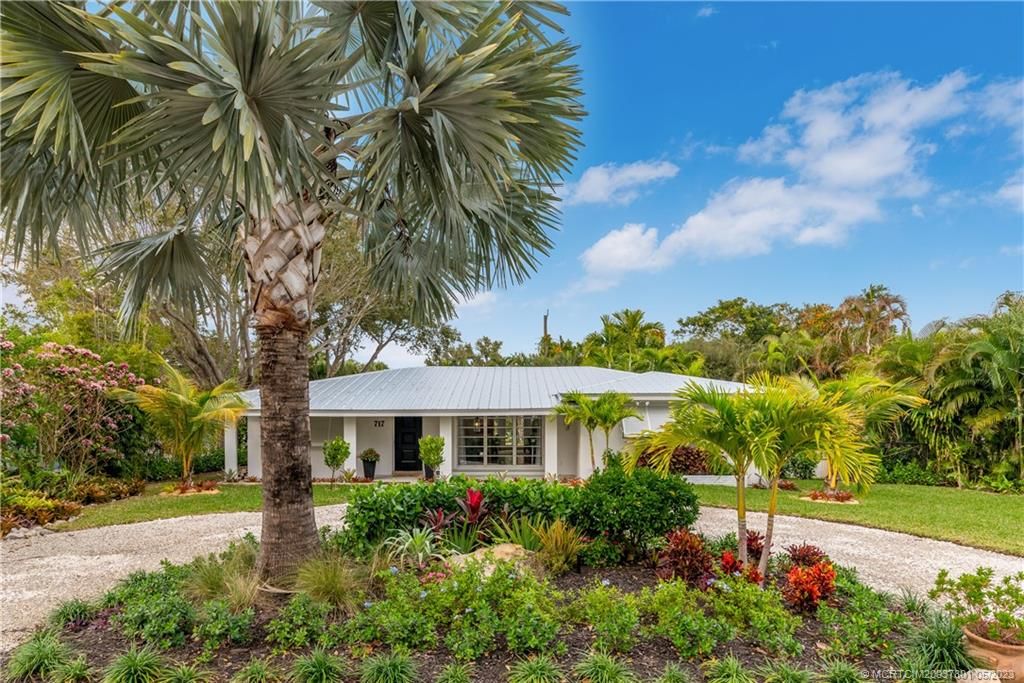 Photo of 717 SE Weir Street, Stuart, FL 34994 (MLS # M20037801)