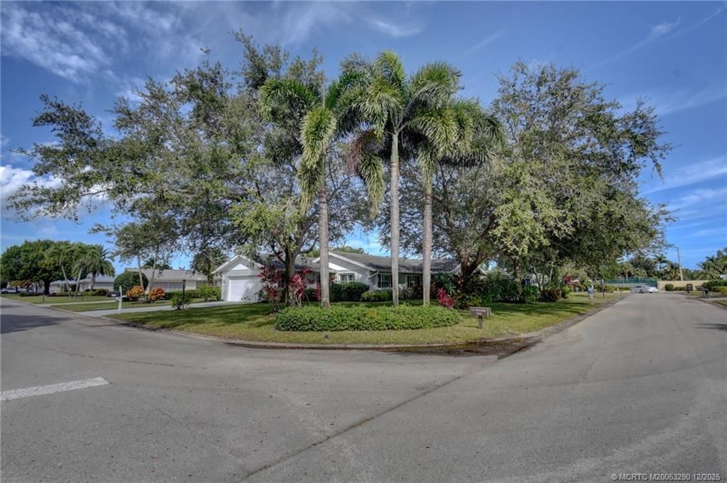 Photo of 1843 SE Granada Lane, Stuart, FL 34996 (MLS # M20053290)