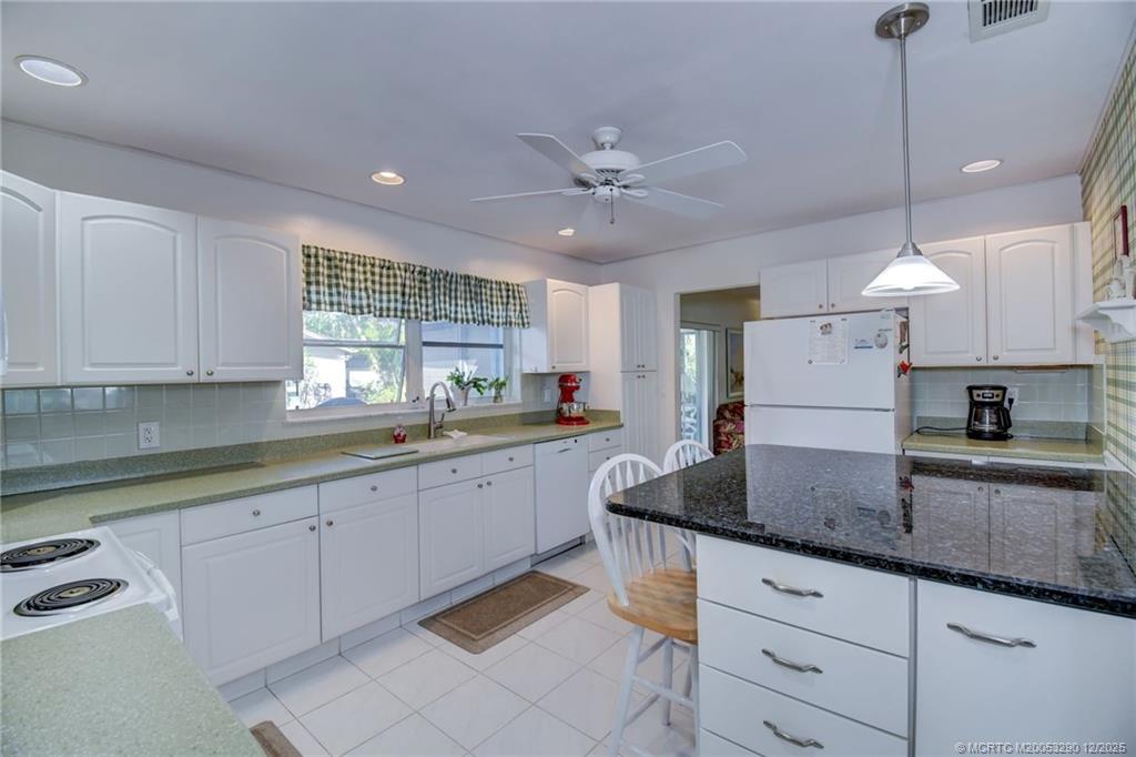 Stuart, Florida 34996, United States, 2 Bedrooms Bedrooms, ,2 BathroomsBathrooms,Residential,Active,249157
