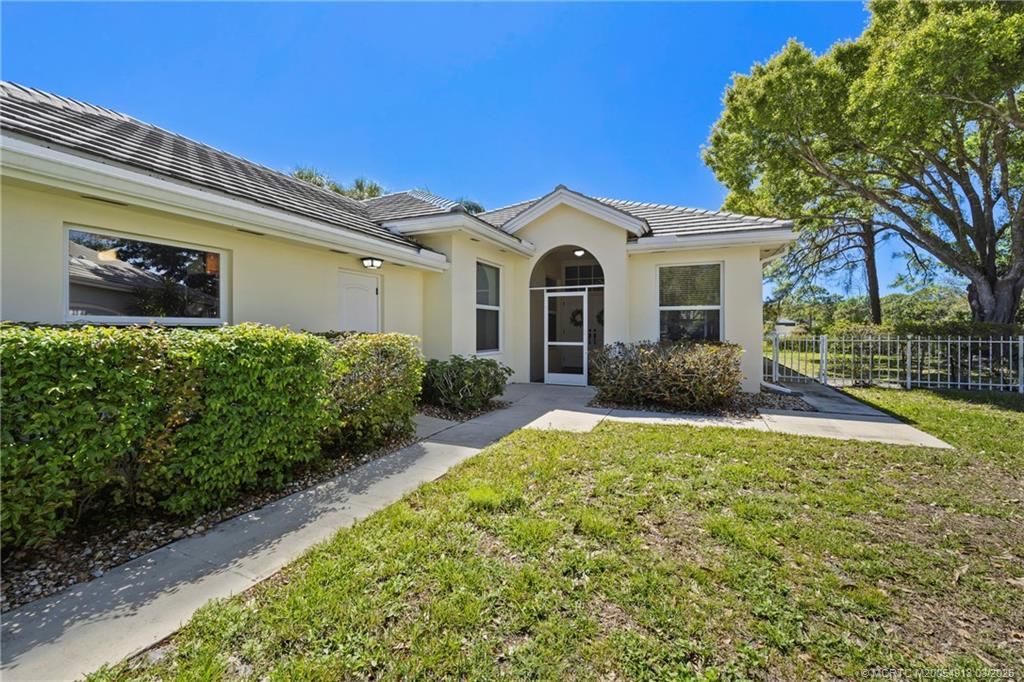 Photo of 7628 SE Autumn Lane, Hobe Sound, FL 33455 (MLS # M20054913)