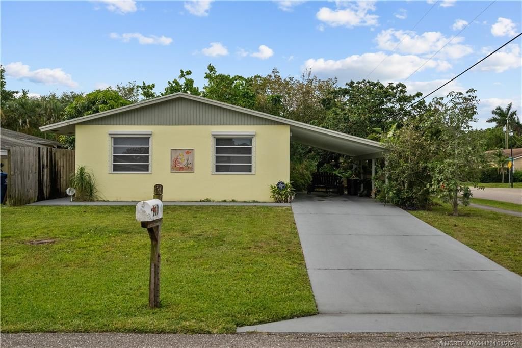 Photo of 918 Cheyenne Street, Jupiter, FL 33458 (MLS # M20044224)