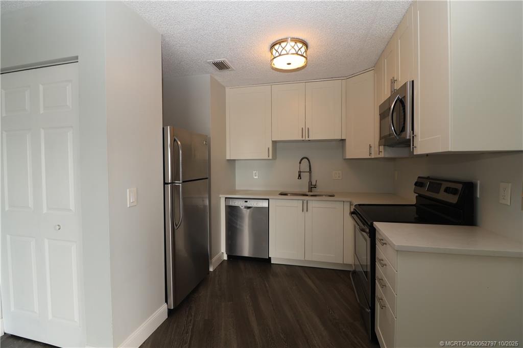 Jensen Beach, Florida 34957, United States, 2 Bedrooms Bedrooms, ,2 BathroomsBathrooms,Residential,Active,233428