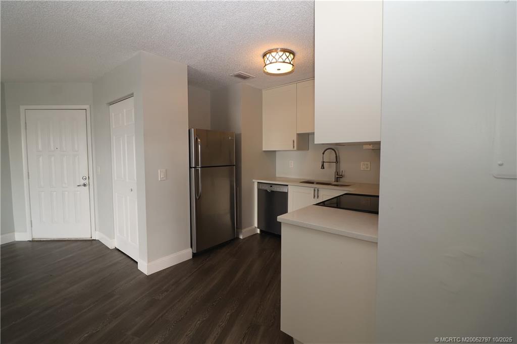 Jensen Beach, Florida 34957, United States, 2 Bedrooms Bedrooms, ,2 BathroomsBathrooms,Residential,Active,233428