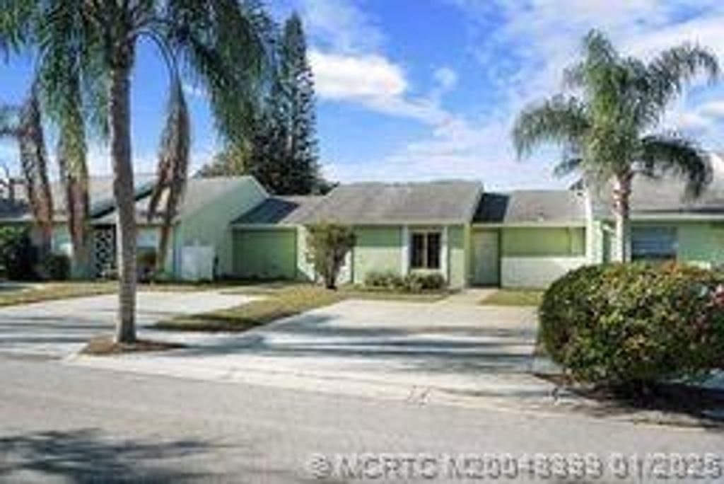 Photo of 117 Oakwood Drive, Jupiter, FL 33458 (MLS # M20048399)