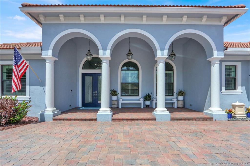 Completely modernized from floor to ceiling, this Canopy Creek home bl – image 4