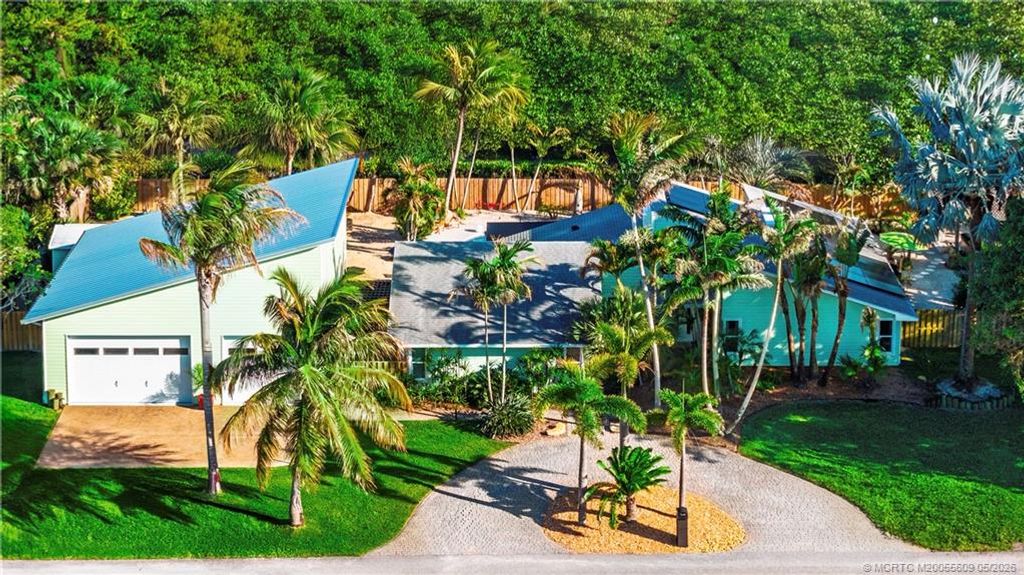 Photo of 4942 SE Bayshore Terrace, Stuart, FL 34997 (MLS # M20055609)