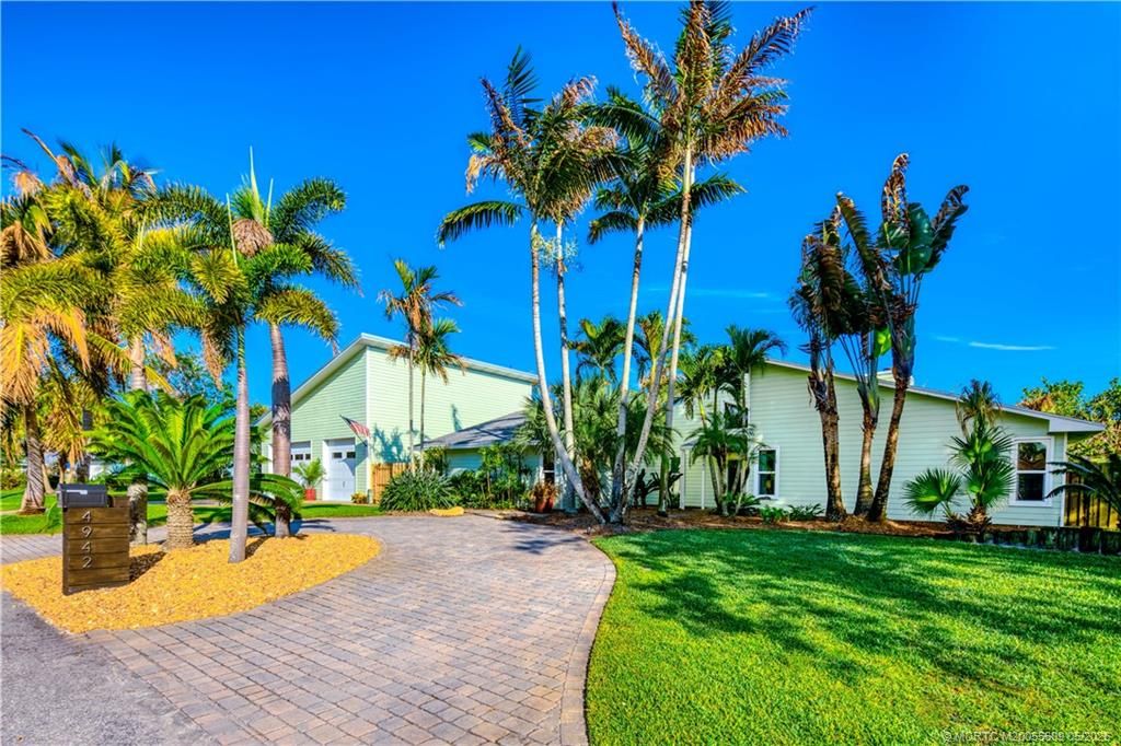 Photo of 4942 SE Bayshore Terrace, Stuart, FL 34997 (MLS # M20055609)
