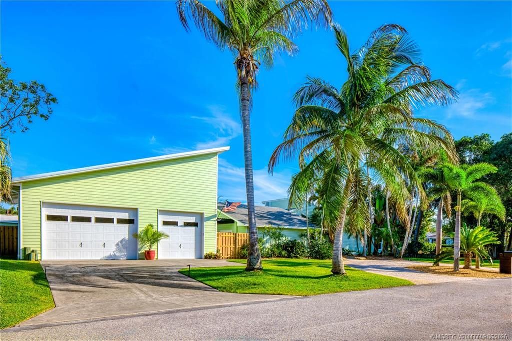 Photo of 4942 SE Bayshore Terrace, Stuart, FL 34997 (MLS # M20055609)