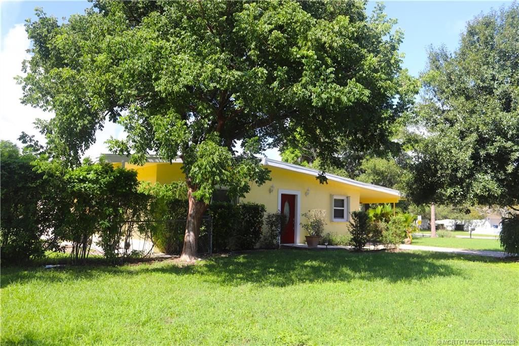 Photo of 700 SE Krueger Parkway SE, Stuart, FL 34996 (MLS # M20041326)