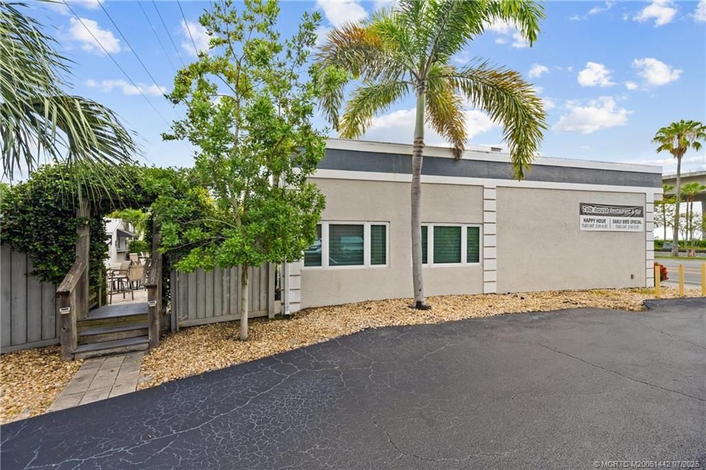 Photo of 514 NW Dixie Highway, Stuart, FL 34994 (MLS # M20051442)