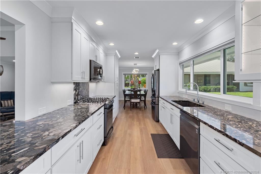 5203 SE CLUB Way