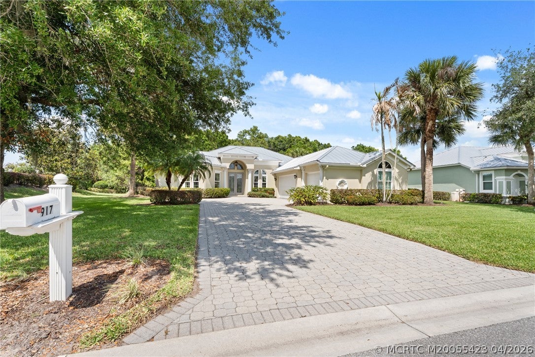 917 SW Blue Stem Way