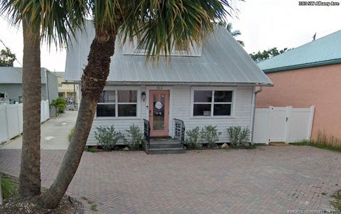 Photo of 313 SW Albany Avenue, Stuart, FL 34994 (MLS # M20055211)