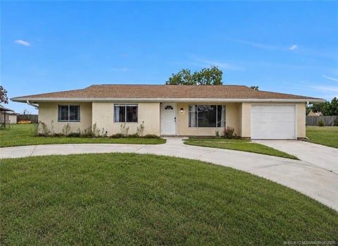Homes For Sale - 1862 SE Rainier Road<br/> Saint Lucie County, Port St. Lucie, FL 34952