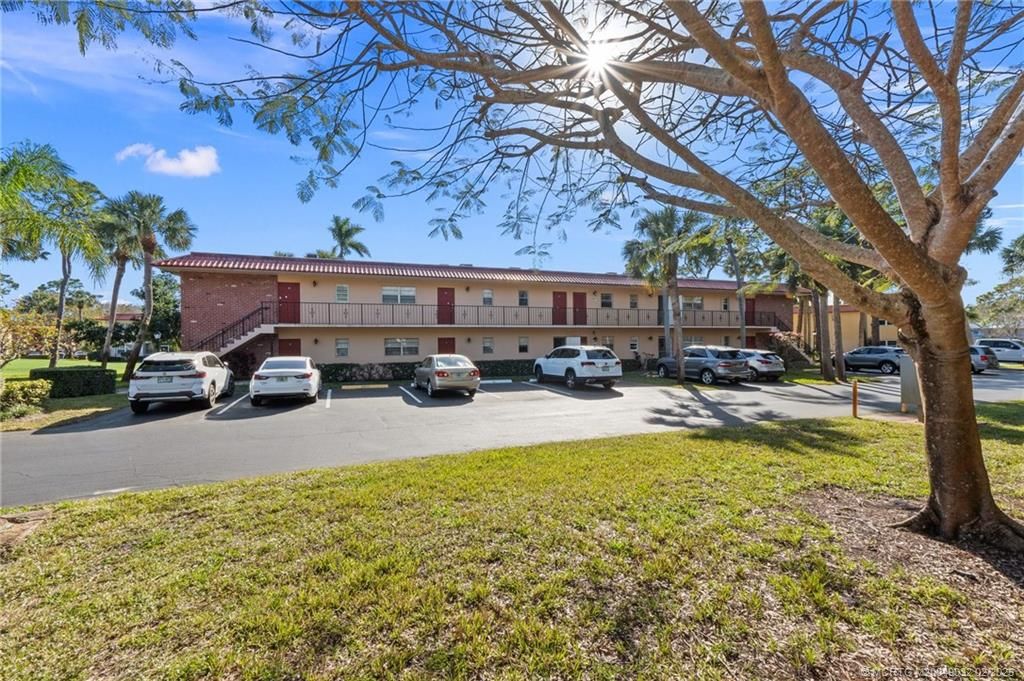 Photo of 1907 SW Palm City Road #4J, Stuart, FL 34994 (MLS # M20049032)