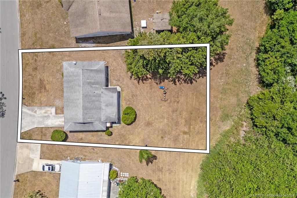 Photo of 1850 SE Burgundy Lane, Port Saint Lucie, FL 34952 (MLS # M20044460)