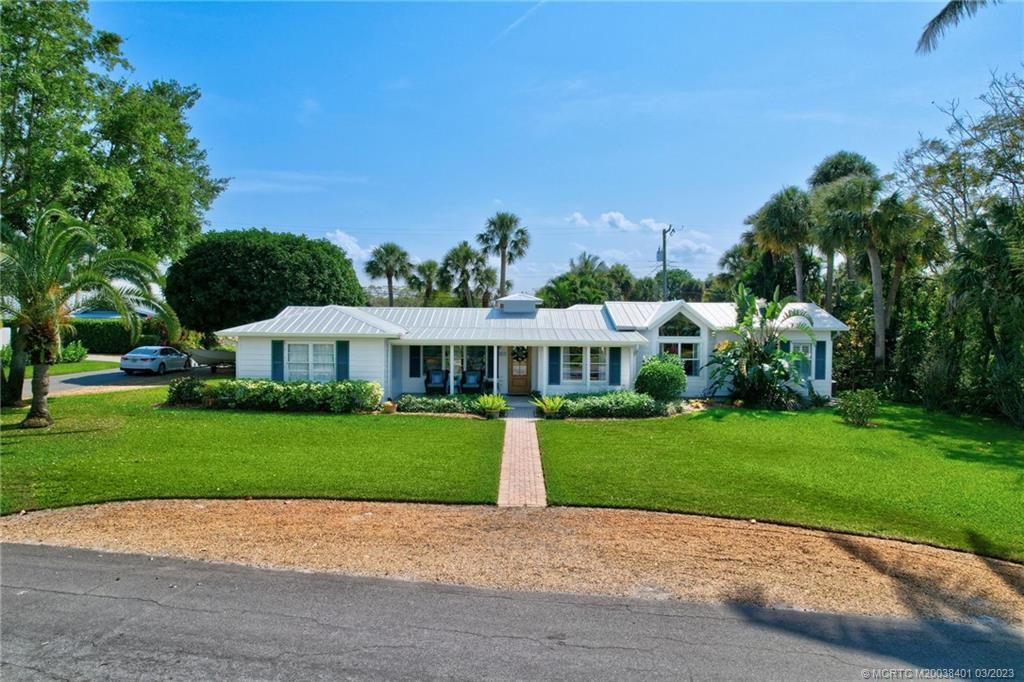 Photo of 834 SE Riverside Drive, Stuart, FL 34994 (MLS # M20038401)