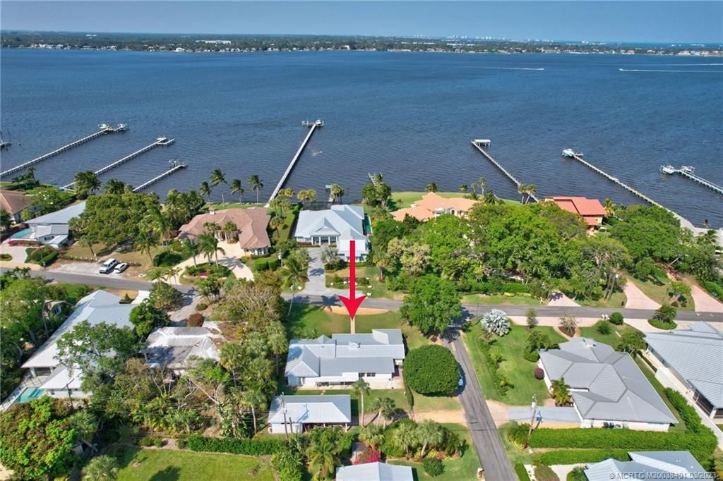 Photo of 834 SE Riverside Drive, Stuart, FL 34994 (MLS # M20038401)