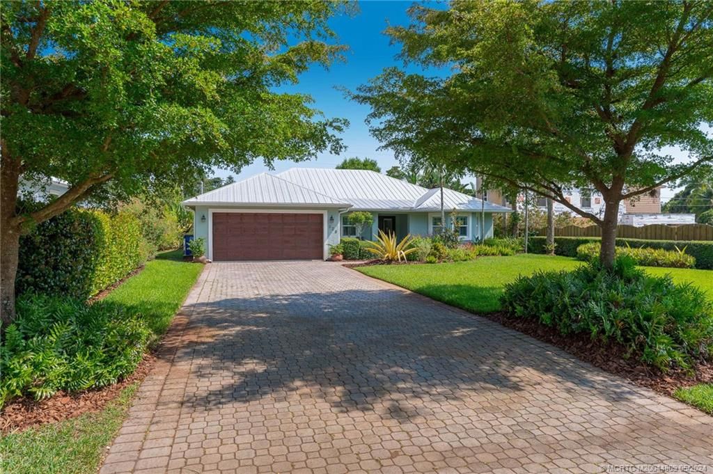 Photo of 526 SW Rustic Circle, Stuart, FL 34997 (MLS # M20044809)
