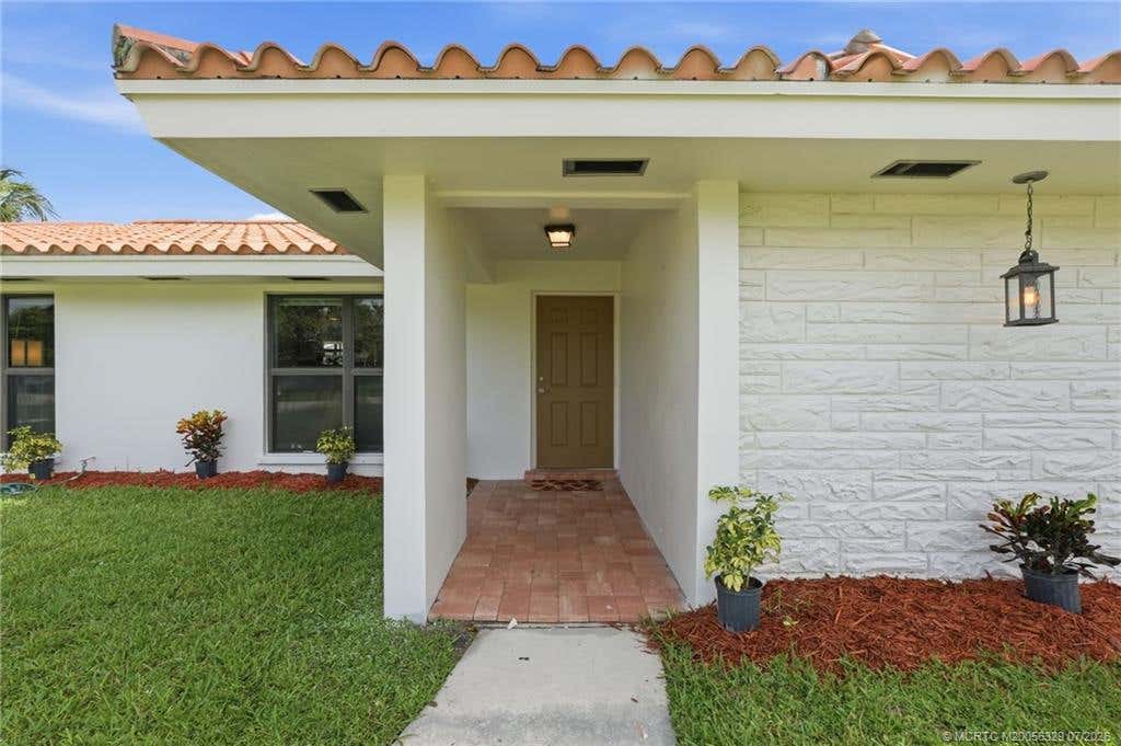 Photo of 4741 Holly Drive, Palm Beach Gardens, FL 33418 (MLS # M20056329)