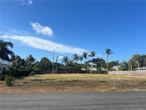 Photo of 818 SE Riverside Drive, Stuart, FL 34994 (MLS # M20055450)