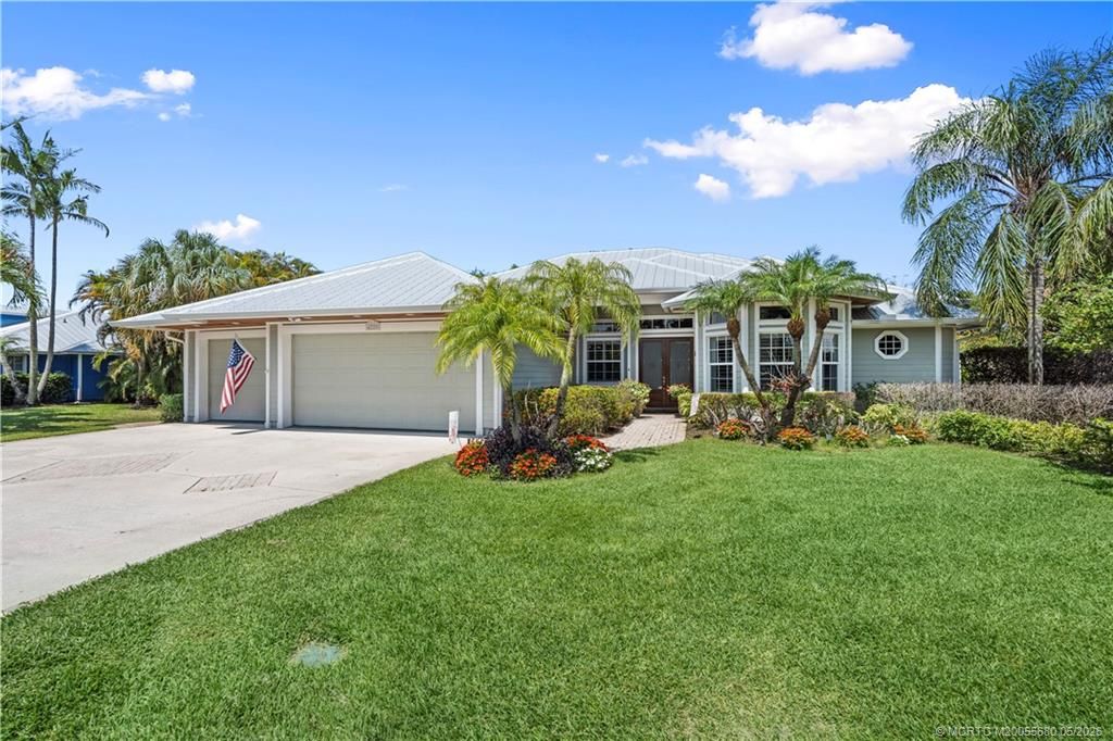 Photo of 4220 SE Rainbows End, Stuart, FL 34997 (MLS # M20055680)