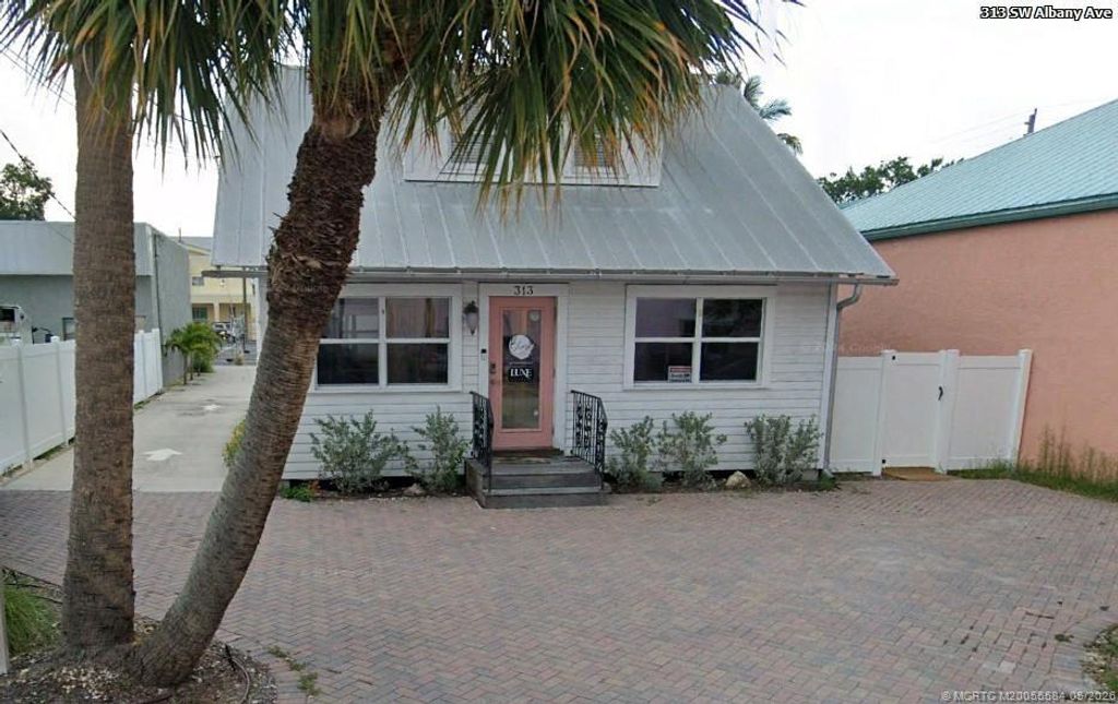 Photo of 313 SW Albany Avenue, Stuart, FL 34994 (MLS # M20055584)