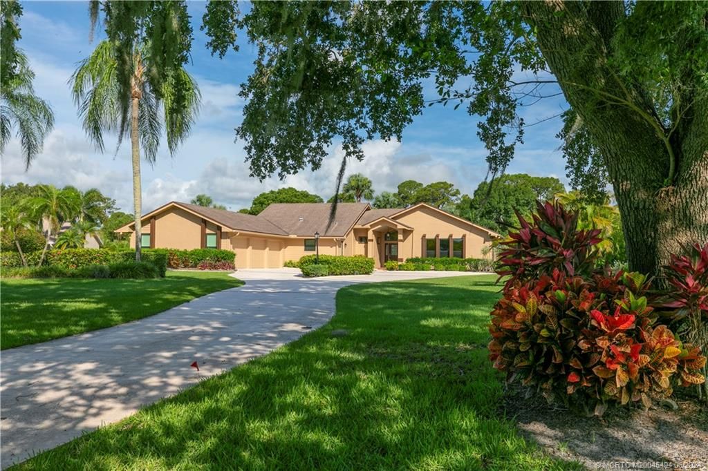 Photo of 2202 SW Racquet Club Drive, Palm City, FL 34990 (MLS # M20045494)