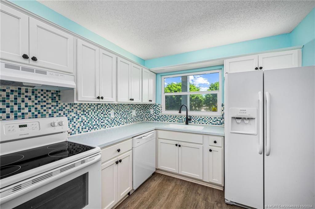 Photo of 1210 SE Parkview Place #E3, Stuart, FL 34994 (MLS # M20046933)