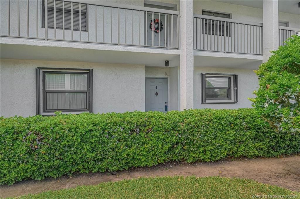 Photo of 1210 SE Parkview Place #E3, Stuart, FL 34994 (MLS # M20046933)