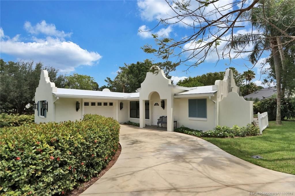 Photo of 21 EMARITA Way, Sewalls Point, FL 34996 (MLS # M20037972)