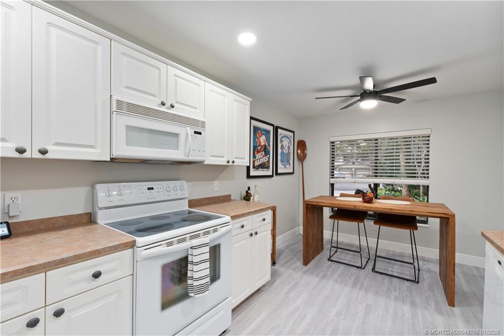 Stuart, Florida 34997, United States, 3 Bedrooms Bedrooms, ,3 BathroomsBathrooms,Residential,Pending,12920