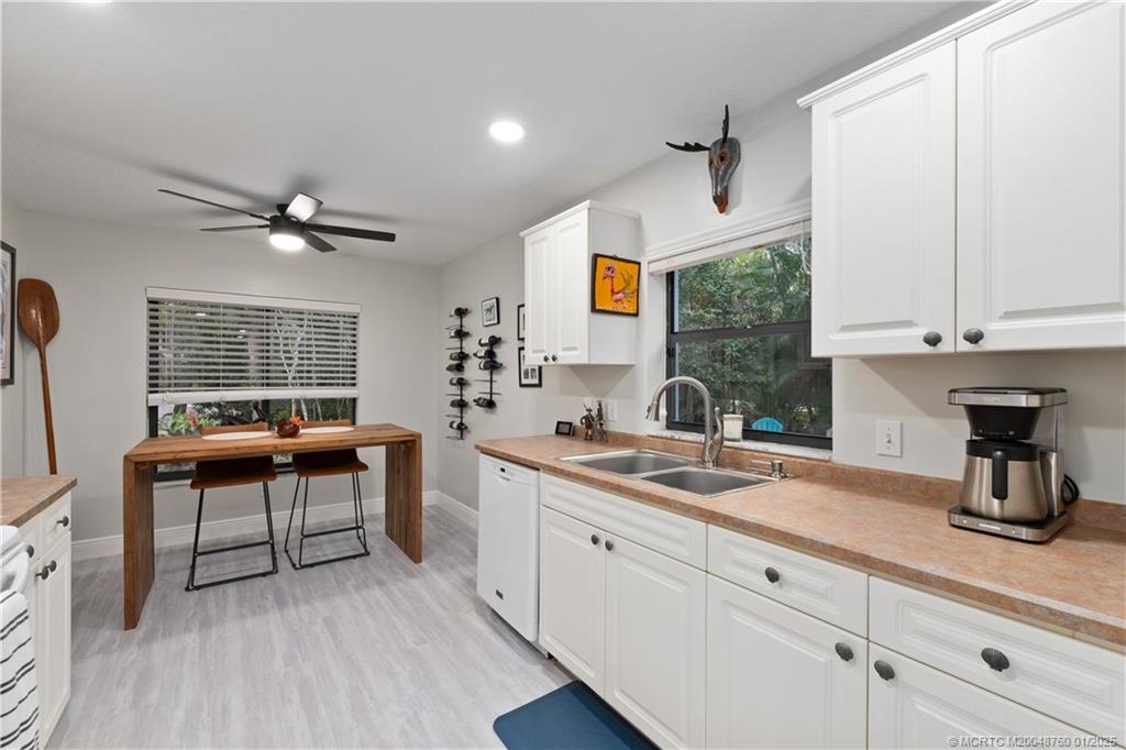 Stuart, Florida 34997, United States, 3 Bedrooms Bedrooms, ,3 BathroomsBathrooms,Residential,Pending,12920