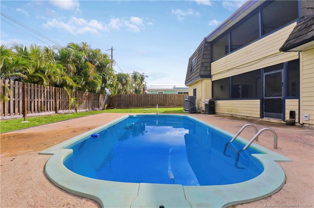 Photo of 261 SE Villas Street, Stuart, FL 34994 (MLS # M20043656)