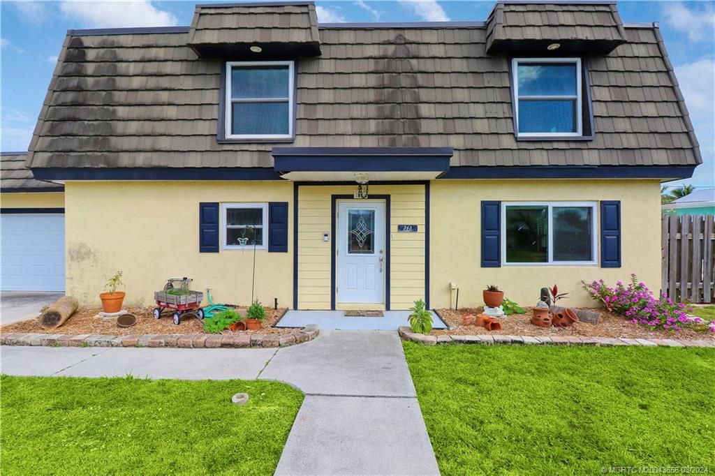 Photo of 261 SE Villas Street, Stuart, FL 34994 (MLS # M20043656)