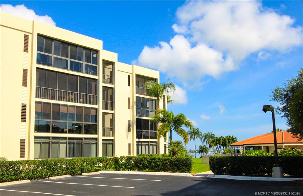 Stuart, Florida 34996, United States, 2 Bedrooms Bedrooms, ,2 BathroomsBathrooms,Residential,Active,238481