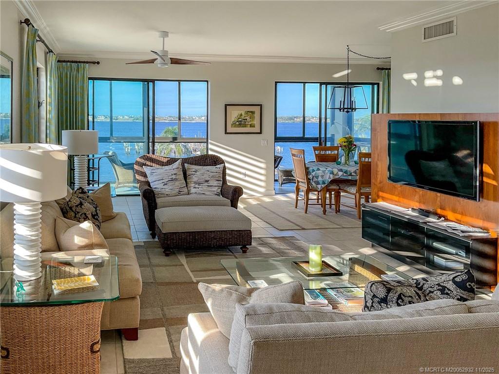 Stuart, Florida 34996, United States, 2 Bedrooms Bedrooms, ,2 BathroomsBathrooms,Residential,Active,238481