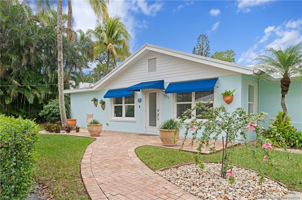Photo of 931 SW 30th Street, Palm City, FL 34990 (MLS # M20043695)